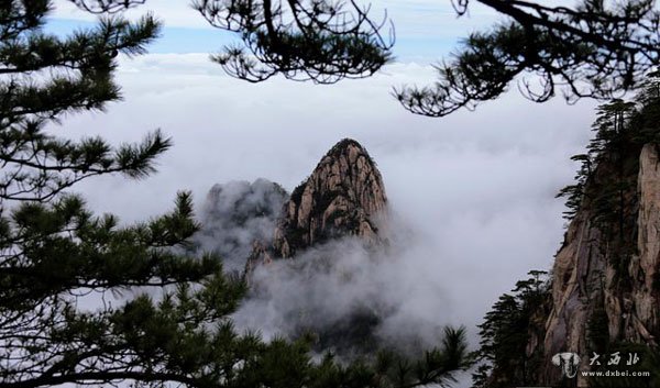 雨后黄山现壮观云海美景