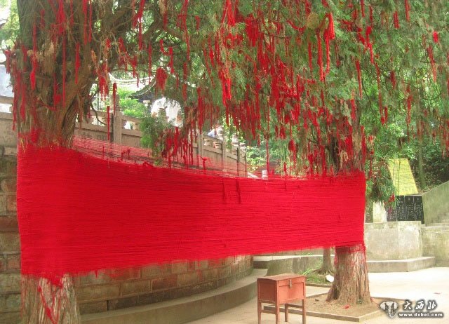 滇池东岸盘龙山上盘龙寺