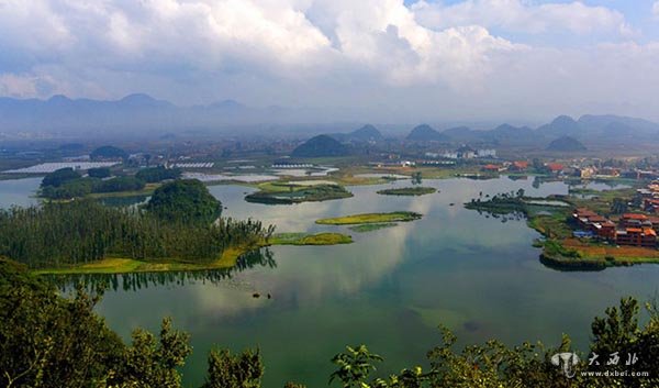 云南普者黑绿水青山景色美