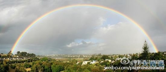 雨后的皇后镇从一端到另一端，跨越了七色的期待