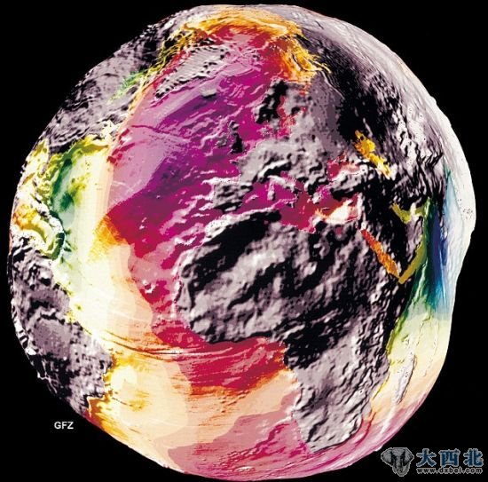 美国宇航局的一张图片显示了在全球融冰改变该图之前，1995年地球重力存在的巨大不同