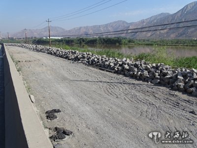 西大门公路维修改造进展缓慢