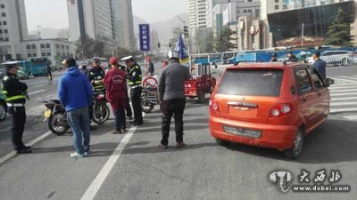 东岗交警严查摩托车、电动车交通违法